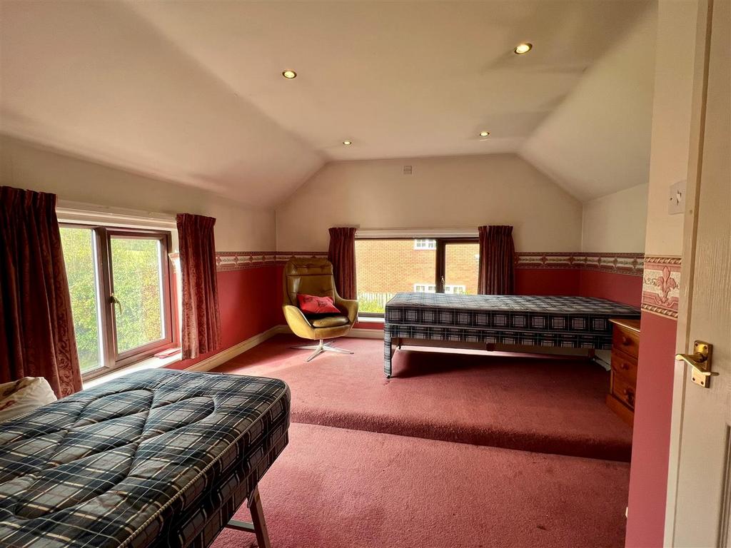 Bedroom 2  2.jpg