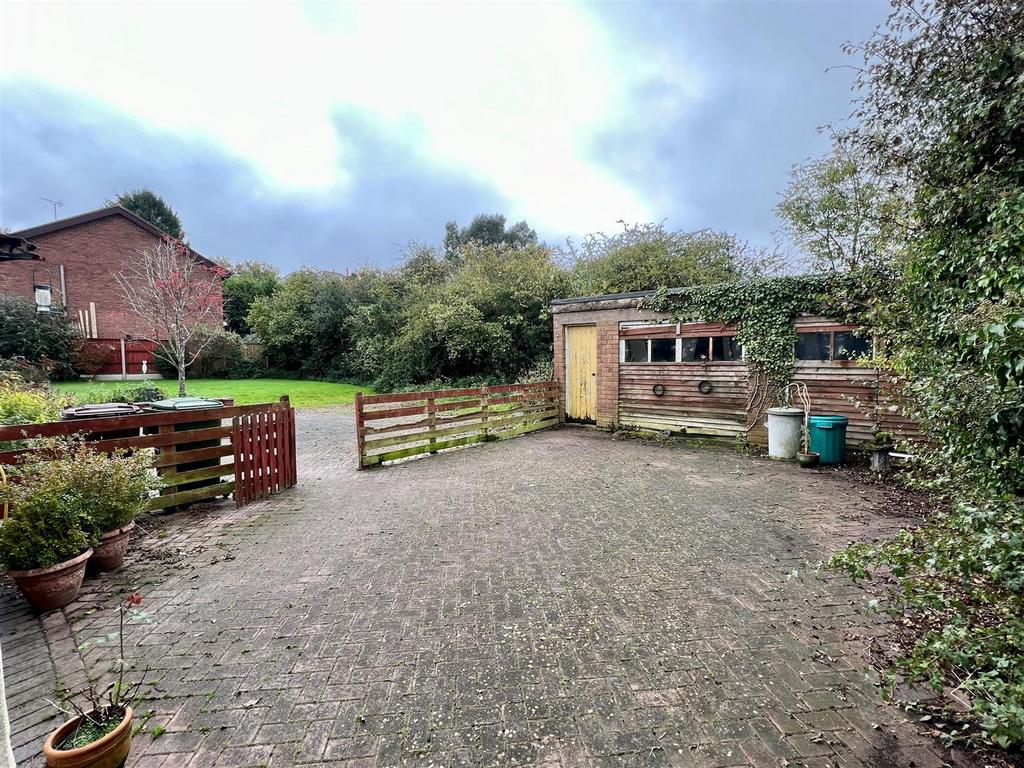 Driveway and Garage.jpg