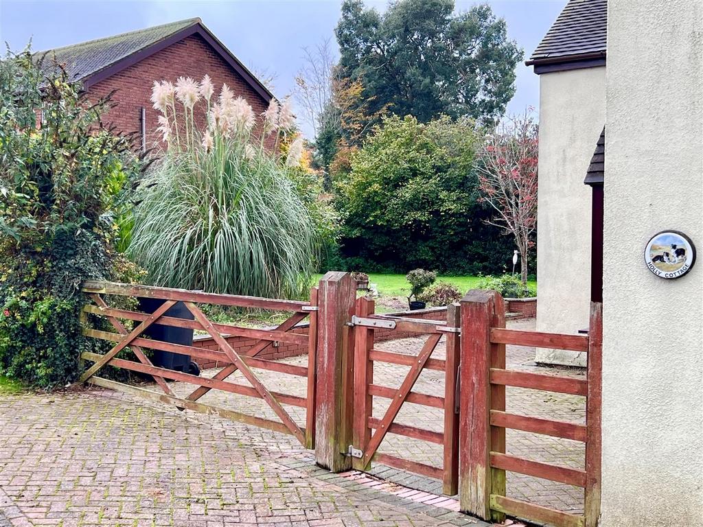 Gate.jpg