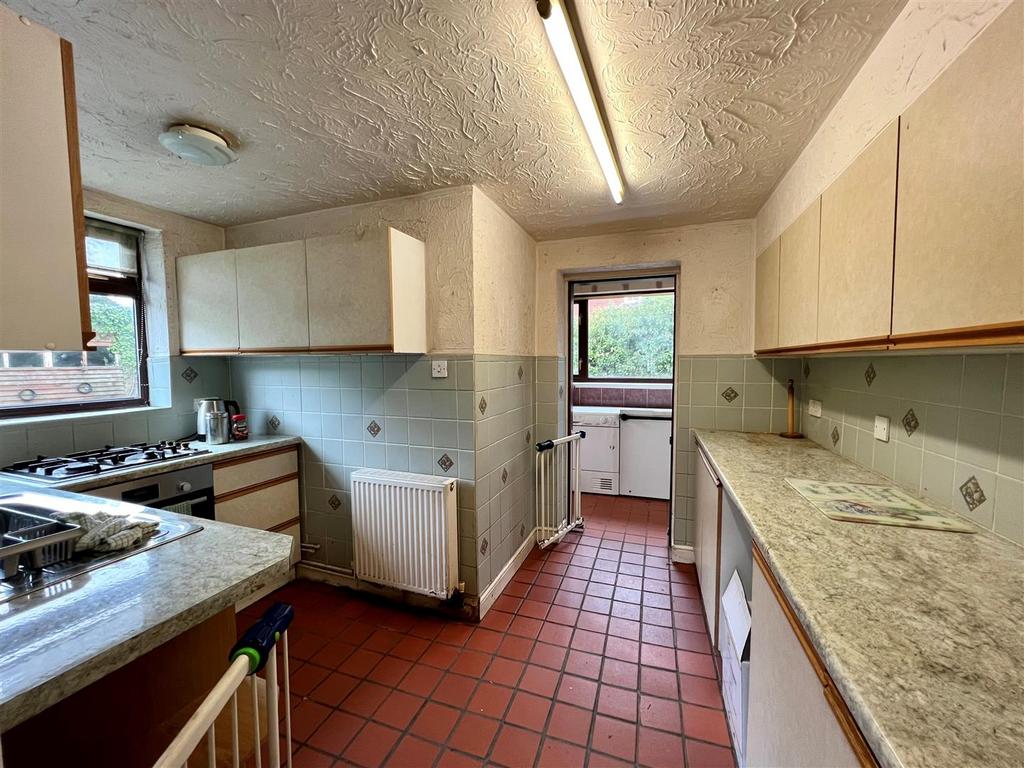 Kitchen 1.jpg