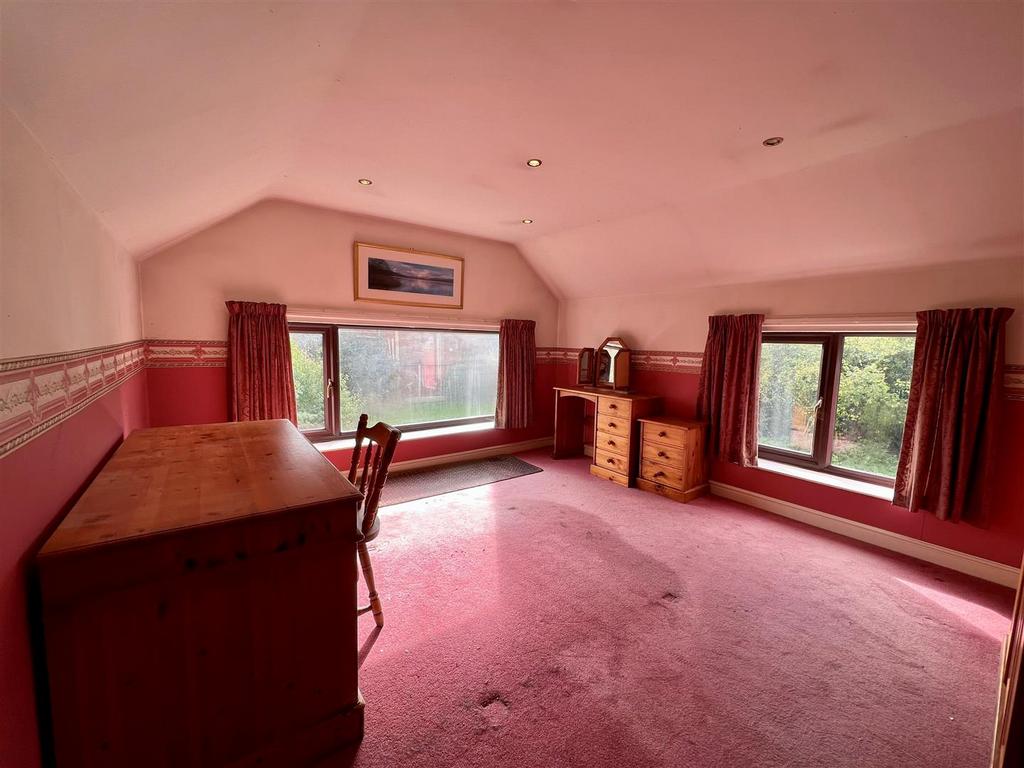 Bedroom 1.jpg