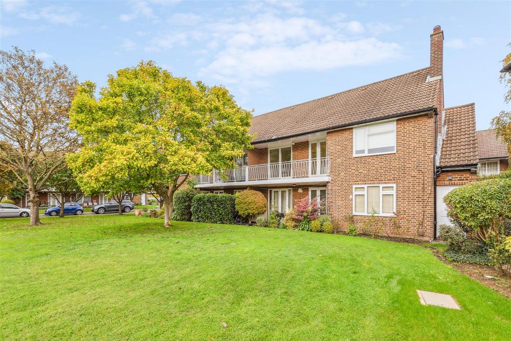 Thames Village, London, W4 3 bed flat for sale £750,000