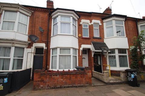 4 bedroom terraced house to rent, Stuart Street, Leicester