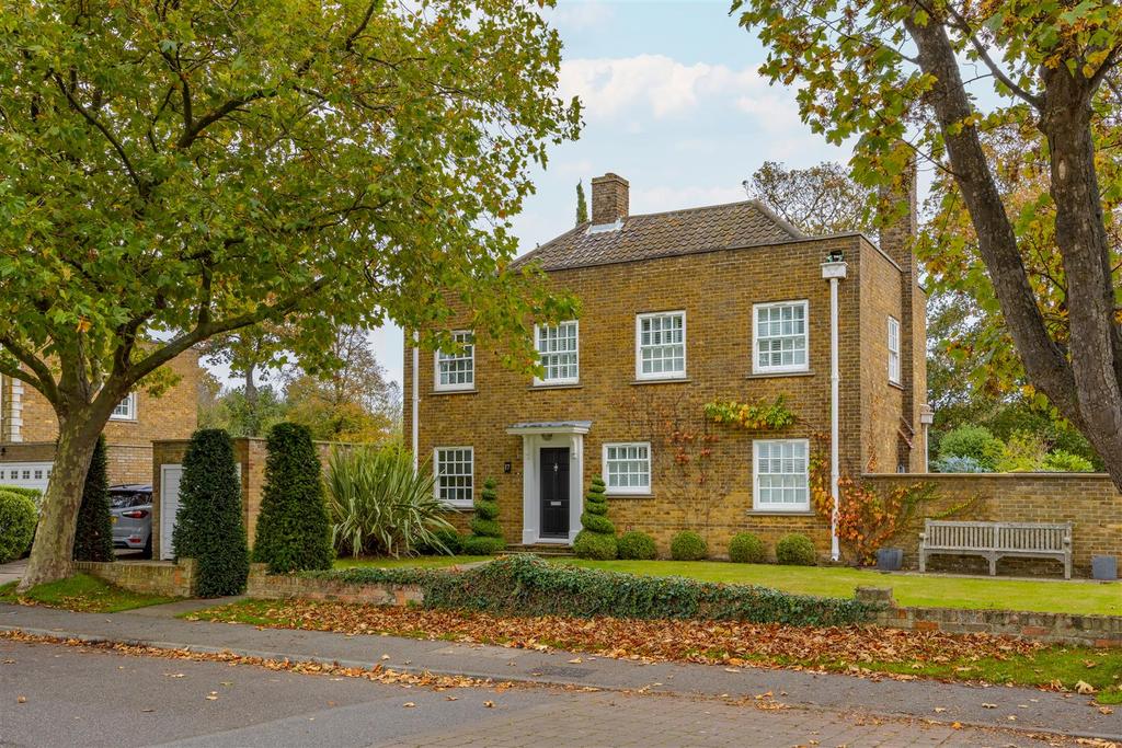 Warrior Square Road, The Garrison, Shoeburyness 3 bed detached house