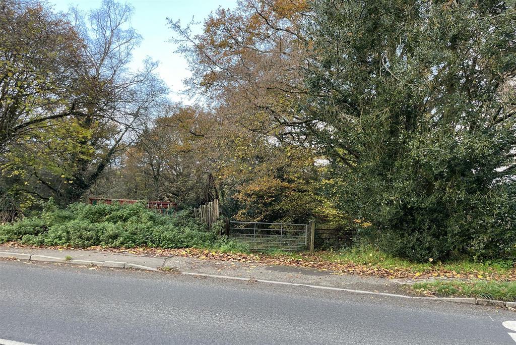 Entrance off Linchmere Rd