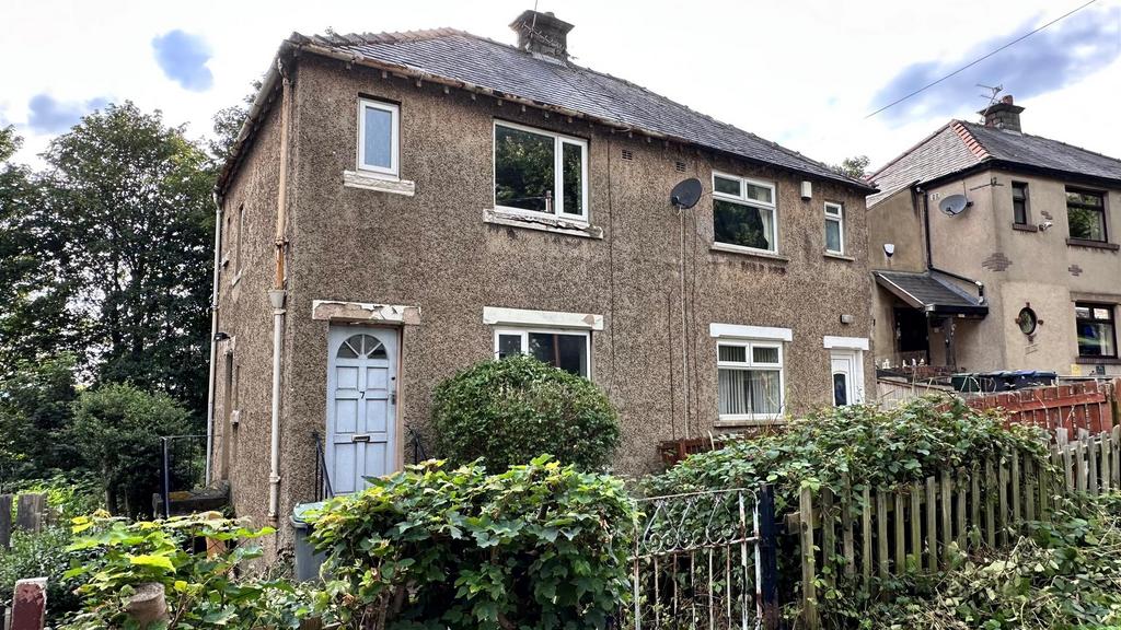Ashbourne Avenue, Eccleshill, Bradford 2 bed semidetached house for