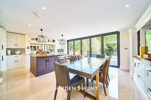 57 Queens Road, Loughton, IG10 1RR