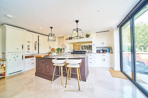 57 Queens Road, Loughton, IG10 1RR
