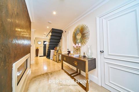 57 Queens Road, Loughton, IG10 1RR