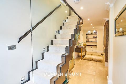 57 Queens Road, Loughton, IG10 1RR