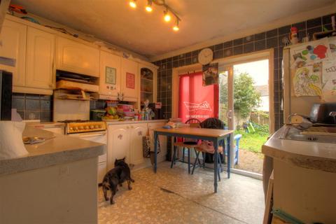 3 bedroom end of terrace house for sale - Pyke Street, Barry