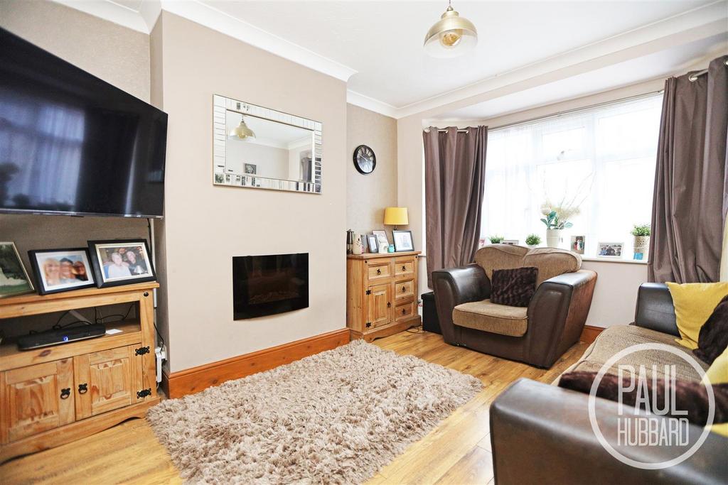 Kimberley Road, Lowestoft, NR33 3 bed semidetached house for sale £