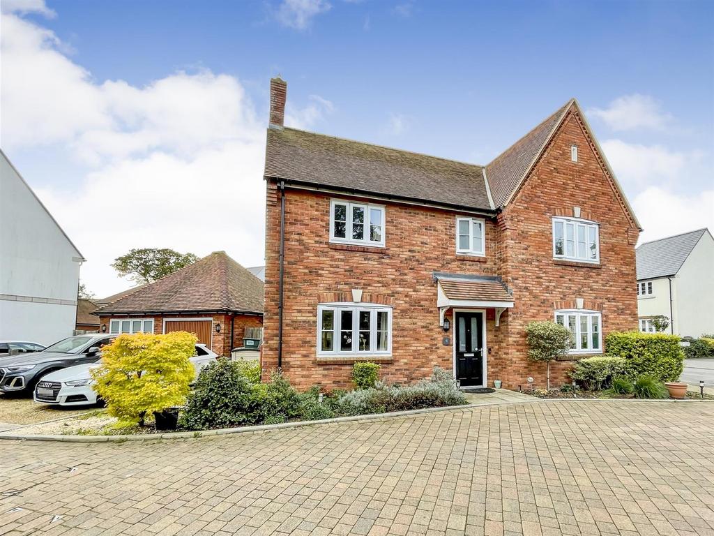 Kingfisher Drive, Poole BH16 4 bed detached house for sale £550,000