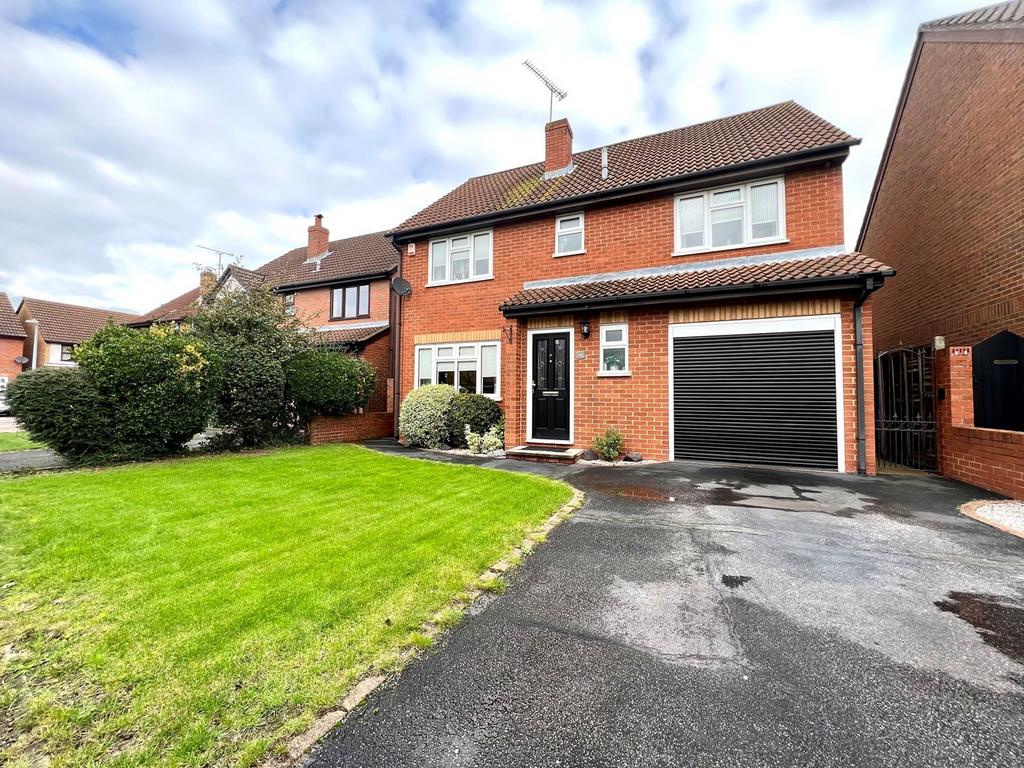 Cameron Close, StanfordleHope, SS17 4 bed detached house for sale £