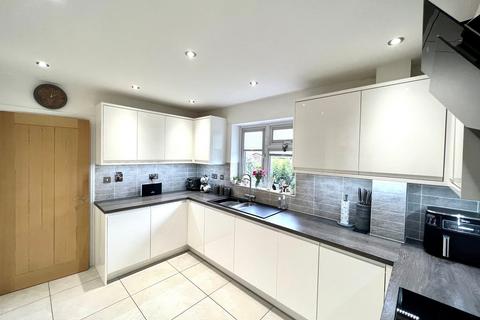 4 bedroom detached house for sale, Cameron Close, Stanford-le-Hope, SS17