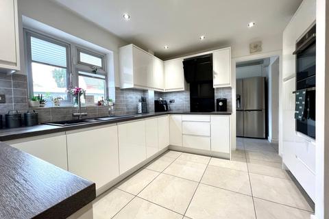10 Cameron Close, Stanford-le-hope, SS17 8EY
