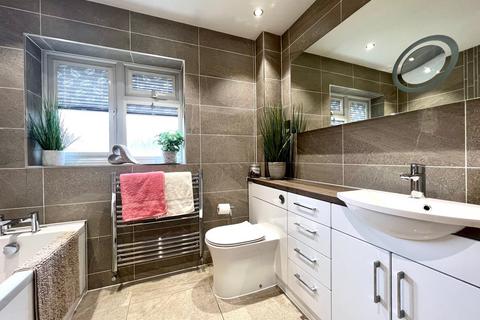 10 Cameron Close, Stanford-le-hope, SS17 8EY