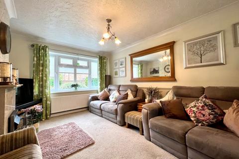 10 Cameron Close, Stanford-le-hope, SS17 8EY