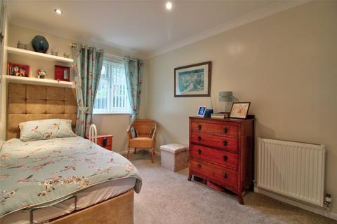 32 Amiens Close, Darlington, DL3 0UL