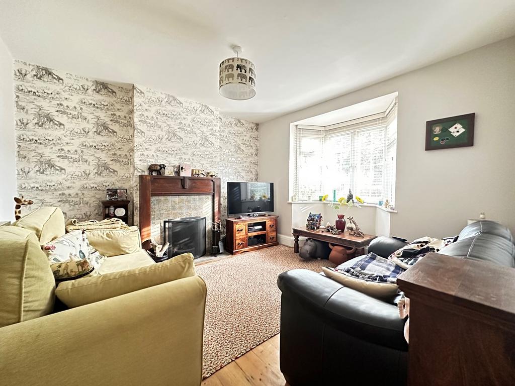 Hayes Close, Chelmsford, CM2 3 bed for sale £300,000