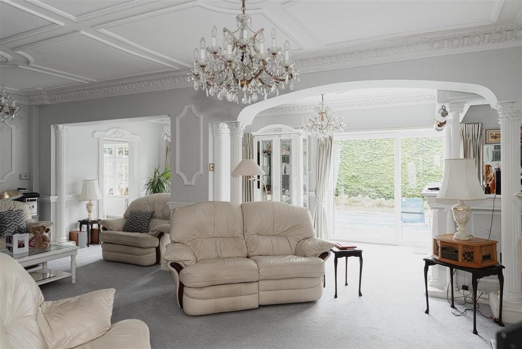 Fir Tree Road, Banstead SM7 4 bed detached house for sale £1,250,000