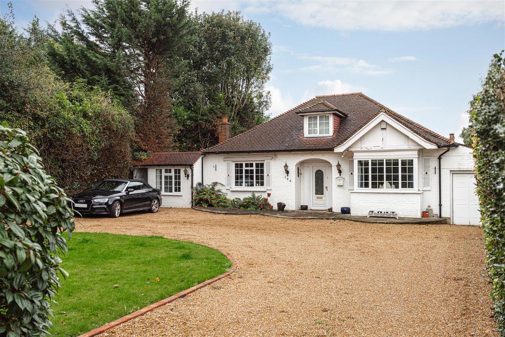 Fir Tree Road, Banstead SM7 4 bed detached house for sale £1,150,000
