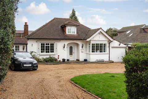 4 bedroom detached house for sale, Fir Tree Road, Banstead SM7