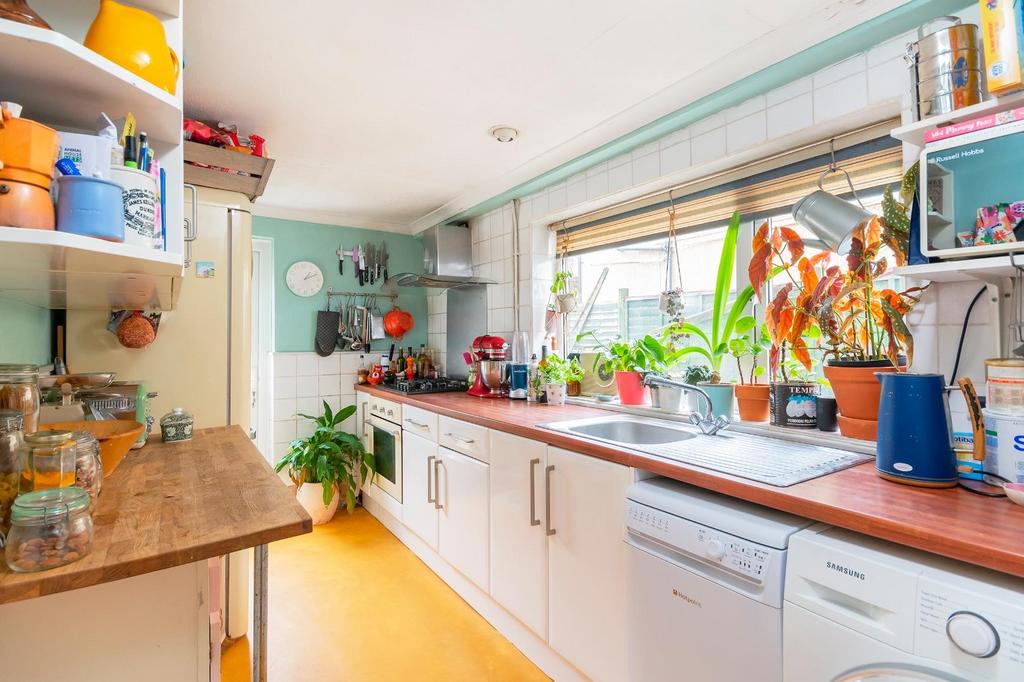 DAORNOVED411 - Kitchen B.jpg