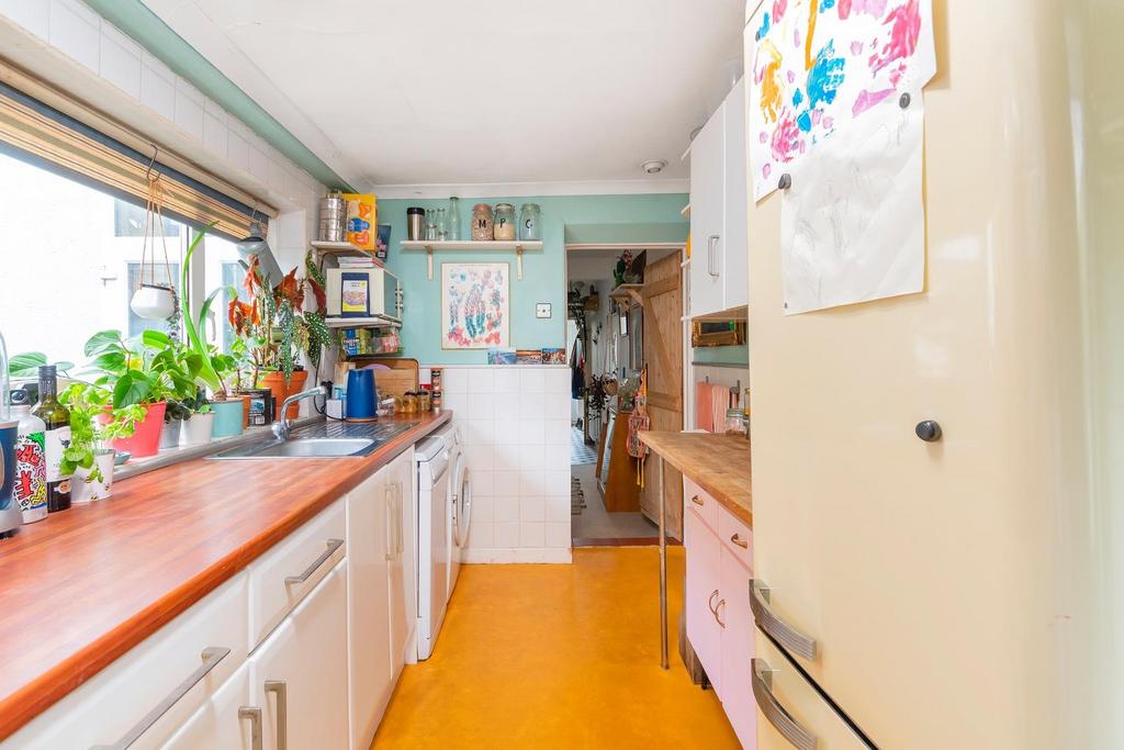 DAORNOVED411 - Kitchen A.jpg