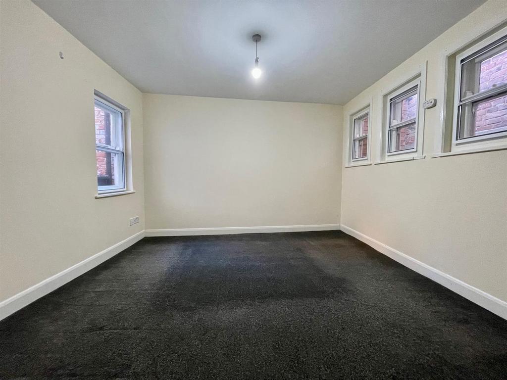 9b New Street Bedroom.jpg