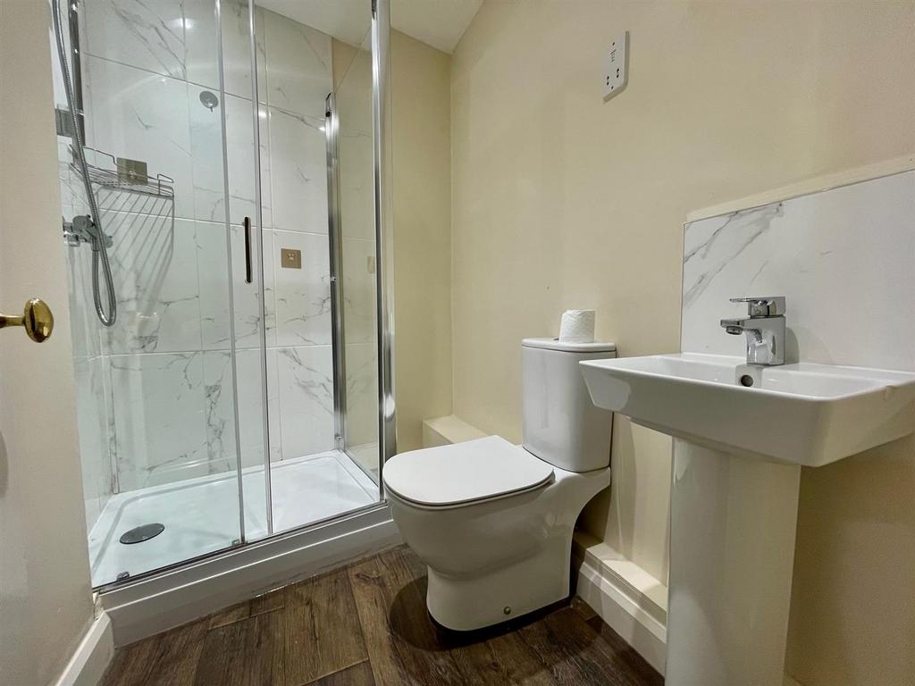 9 B New Street Shower Room.jpg
