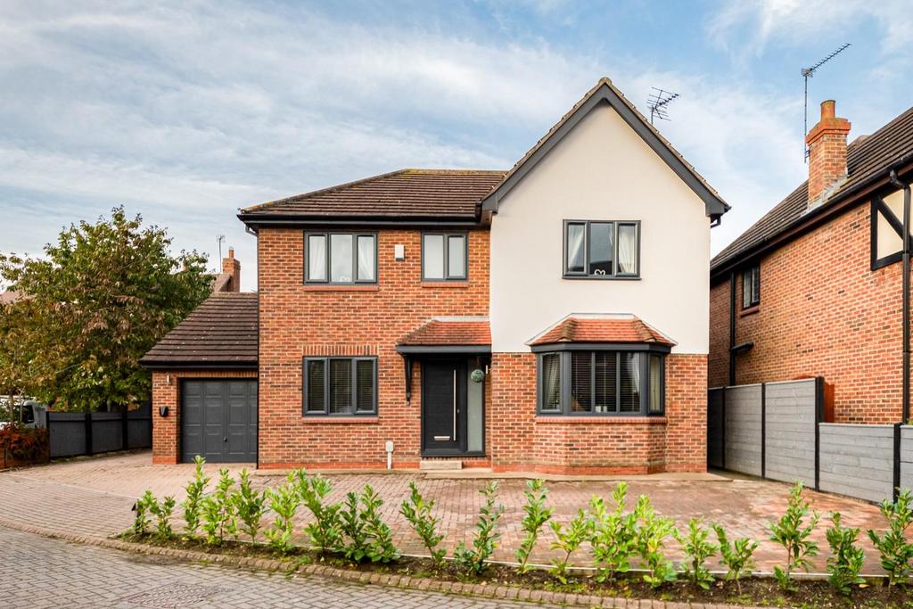 Warton Drive, Woodmansey, Beverley, HU17 0FB 4 bed detached house for