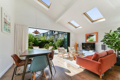 4 bedroom house to rent - Revelstoke Road, SW18