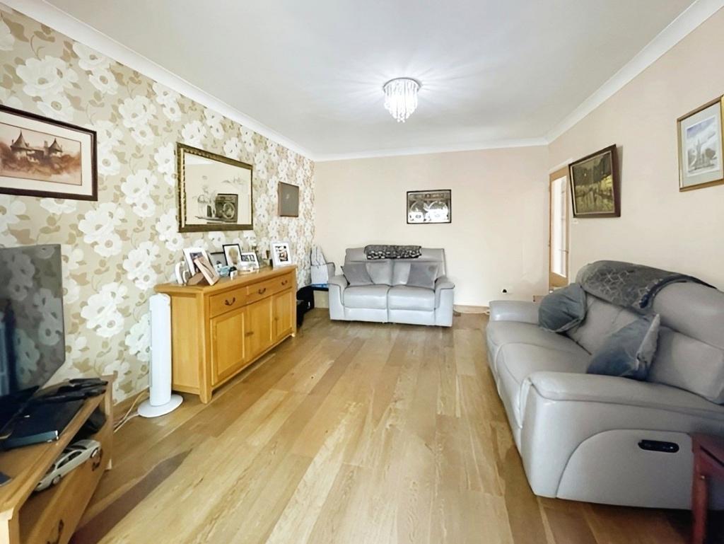 Thrush Close, Trowbridge, Cardiff, CF3 0PE 3 bed semidetached bungalow