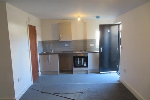 Studio to rent, Eastway, Shaw, OL2