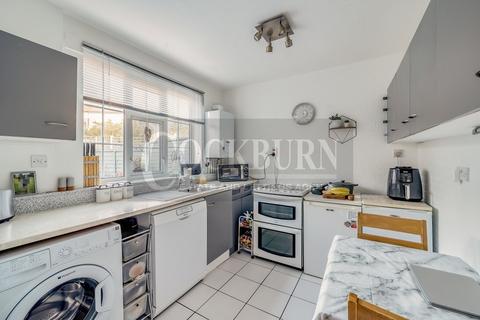 61 Prestbury Square, London, SE9 4LZ