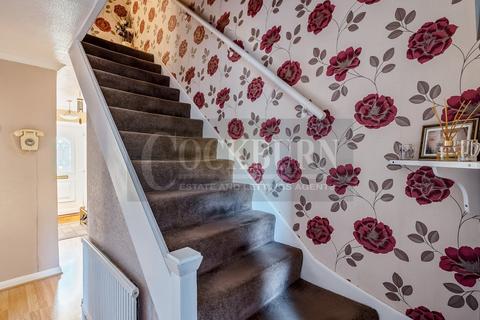 61 Prestbury Square, London, SE9 4LZ
