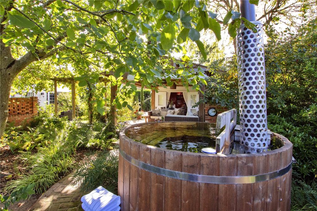 Garden - Hot Tub
