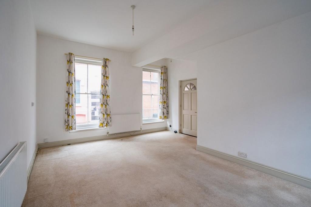 Searle Street, Crediton, EX17 2 bed property to rent £725 pcm (£167 pw)