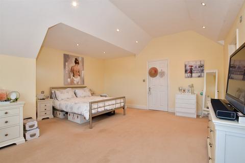 5 bedroom detached house for sale, London Road, West Kingsdown, Kent