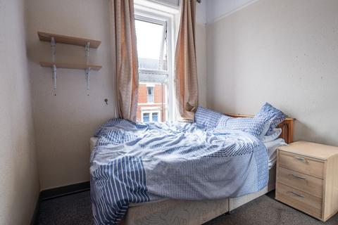 3 bedroom flat to rent, Lavender Gardens, Newcastle Upon Tyne NE2