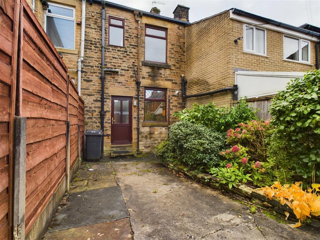 Chew Valley Road, Greenfield, Saddleworth 2 bed terraced house for sale