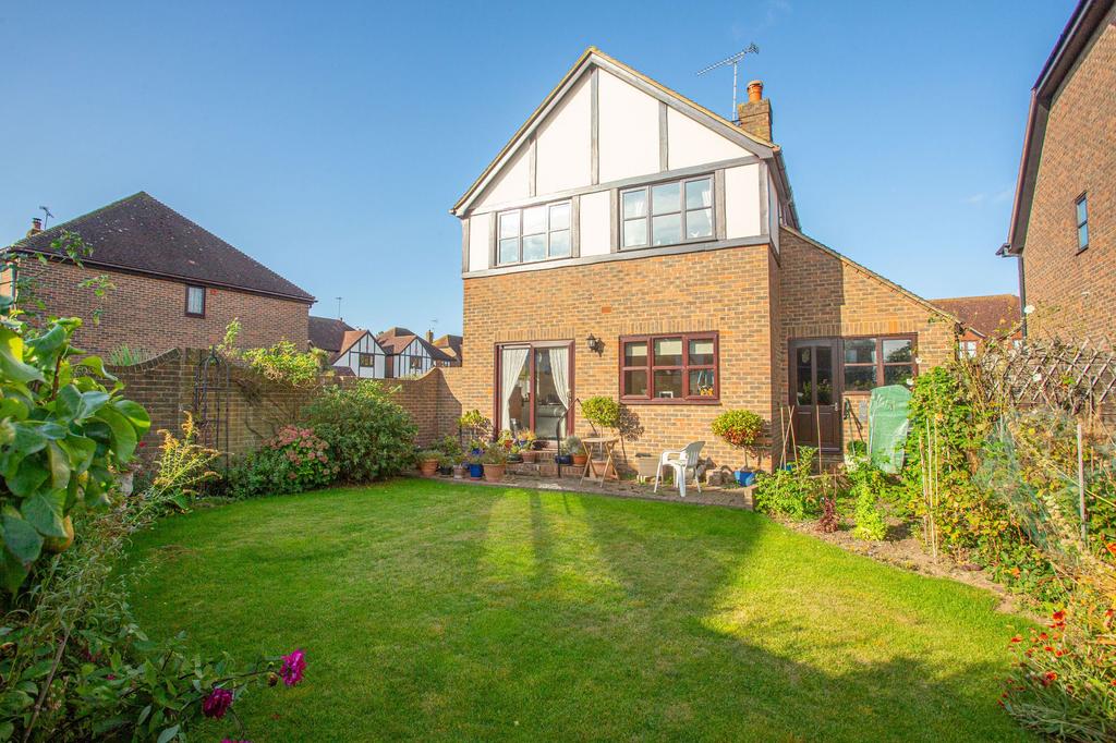 Wealdhurst Park, St. Peters, CT10 3 bed detached house for sale £450,000