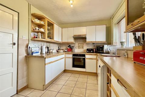 3 bedroom detached house for sale, High Street, 1 NG23