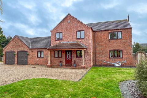 4 bedroom detached house for sale, Low Road, 1 NG23