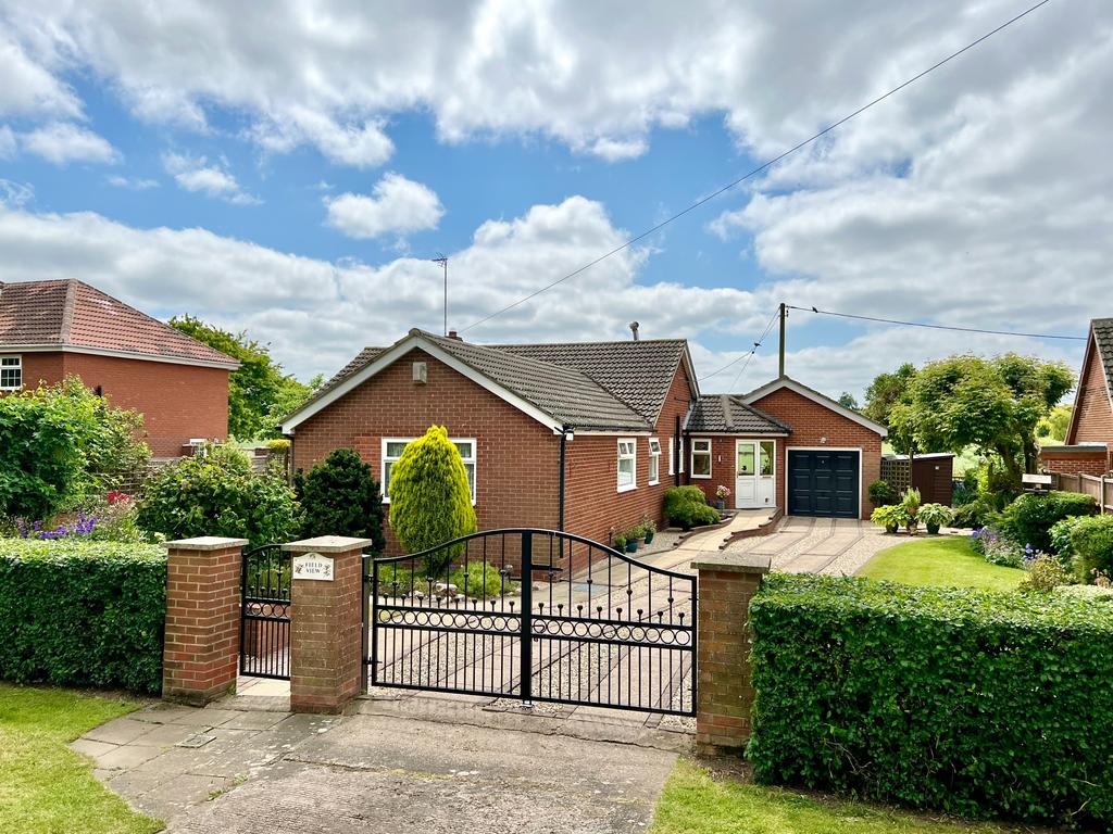 Vicarage Road, 1 NG23 3 bed detached bungalow for sale £350,000