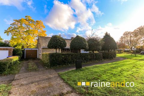 3 bedroom bungalow for sale, Briars Lane, Hatfield