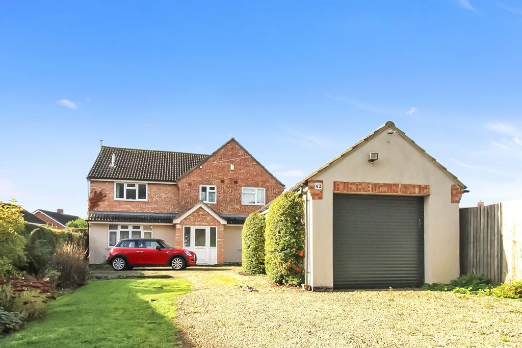 Wanborough Road, Coleview, Swindon, Wiltshire, SN3 4 bed detached house