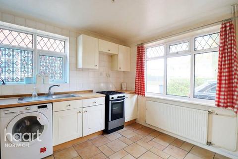 4 bedroom semi-detached house to rent, Beverley Road, Norwich