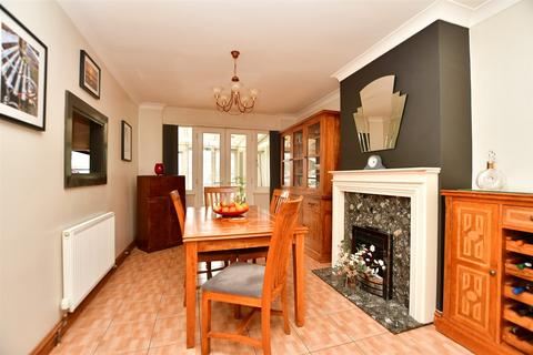 141 Watling Street, Rochester, ME2 3JJ